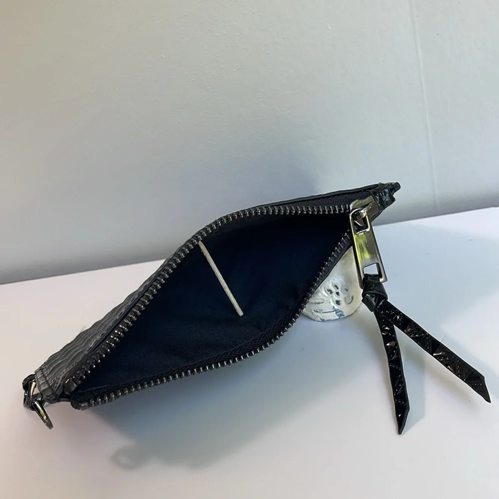 Bandolier Sheila Pyramid Pouch In Black - Picture 6 of 16